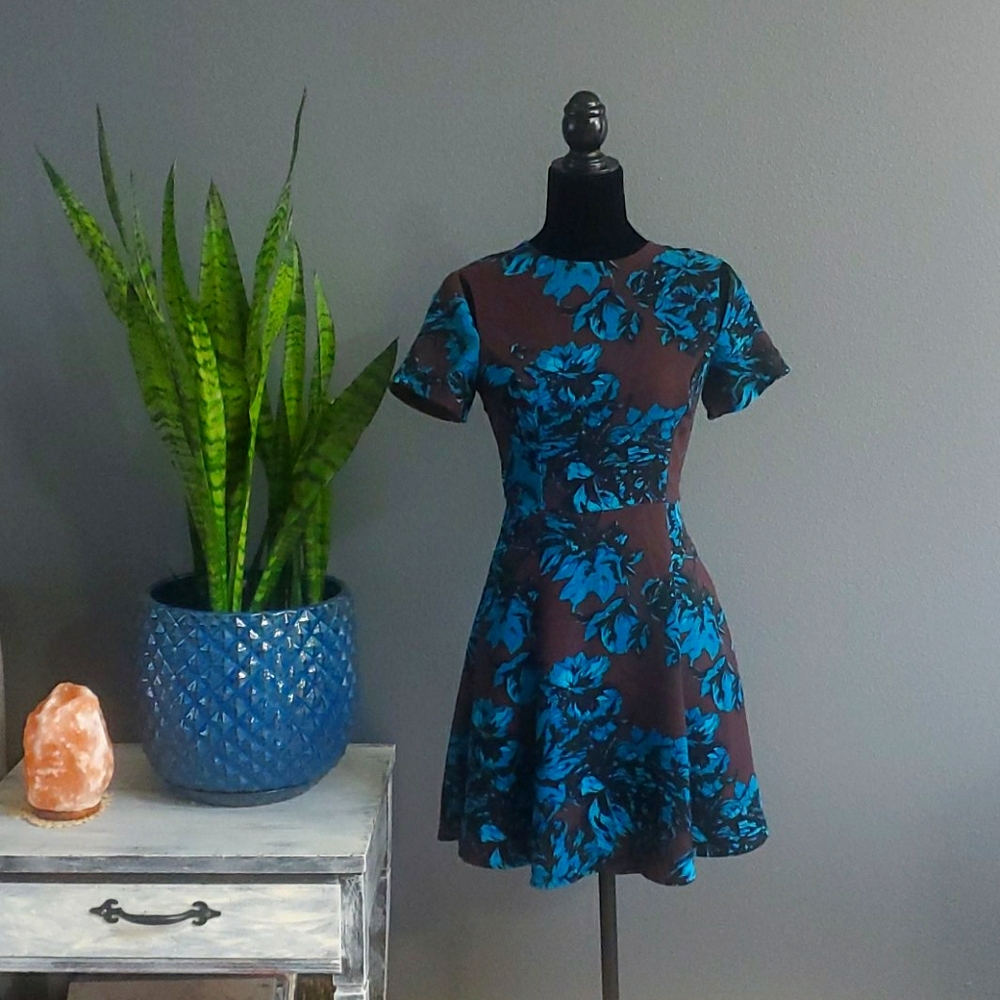 WHOWHATWEAR Peek-A-Boo Shoulder Dress